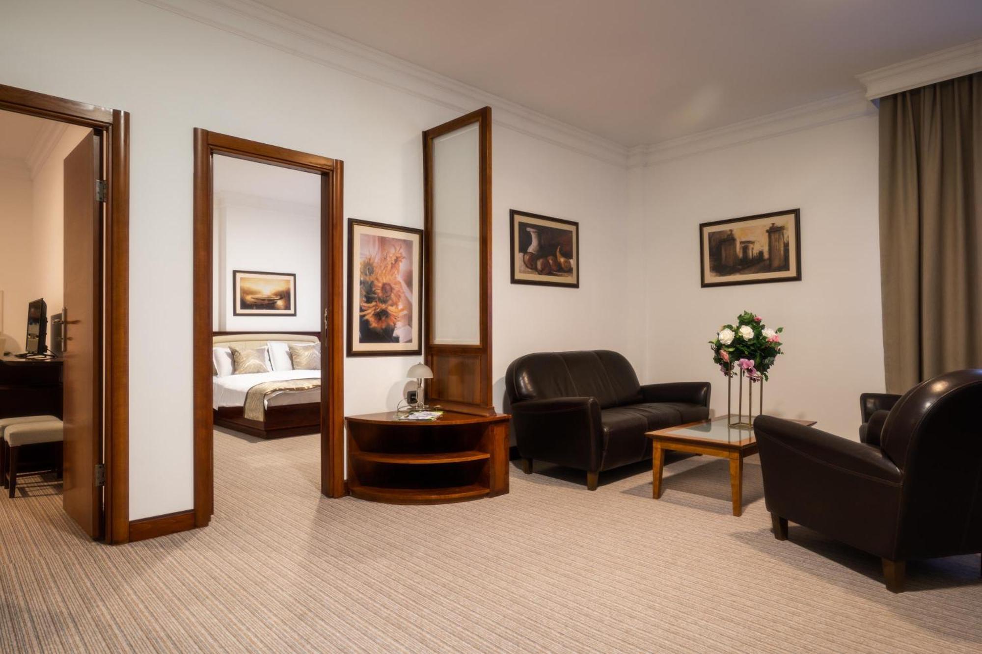 Kula Hotel Mio City מראה חיצוני תמונה